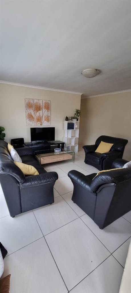 3 Bed Townhouse in Parsons Vlei photo number 5