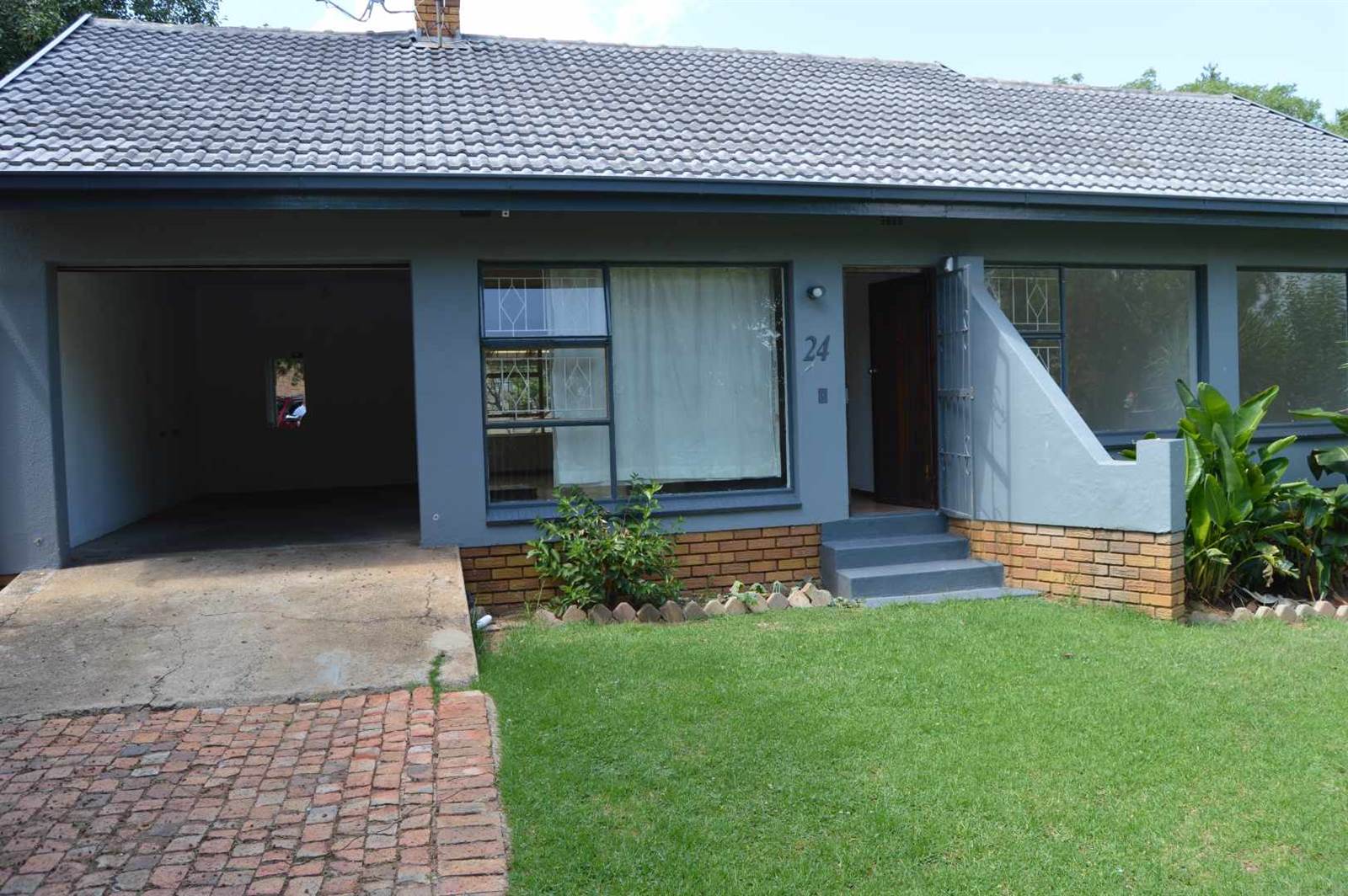 3 Bed House in Brackendowns photo number 1