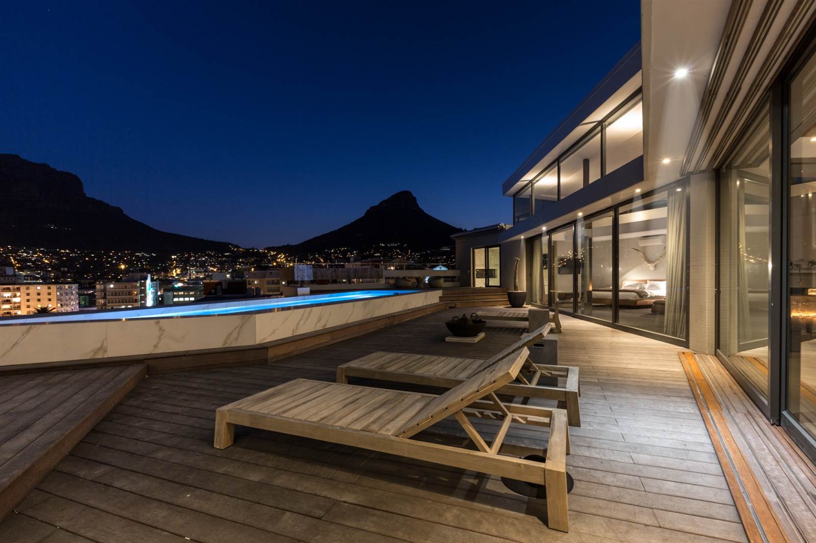 3 Bed Penthouse in Cape Town City Centre photo number 1