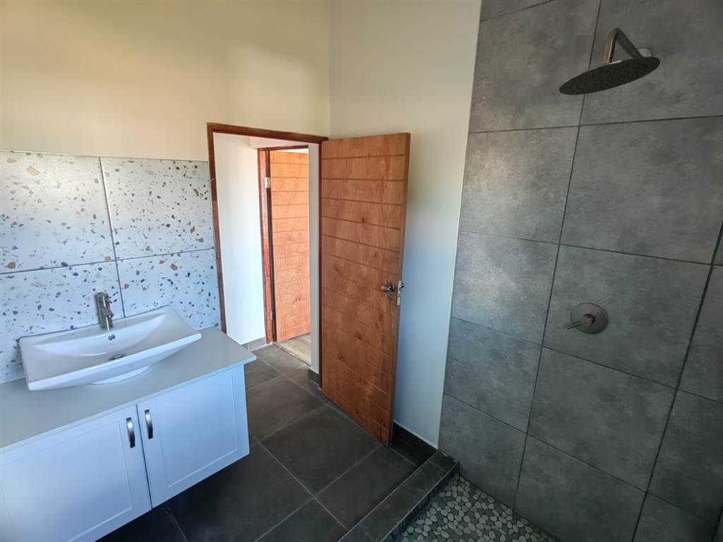 3 Bed House in Stilbaai photo number 10