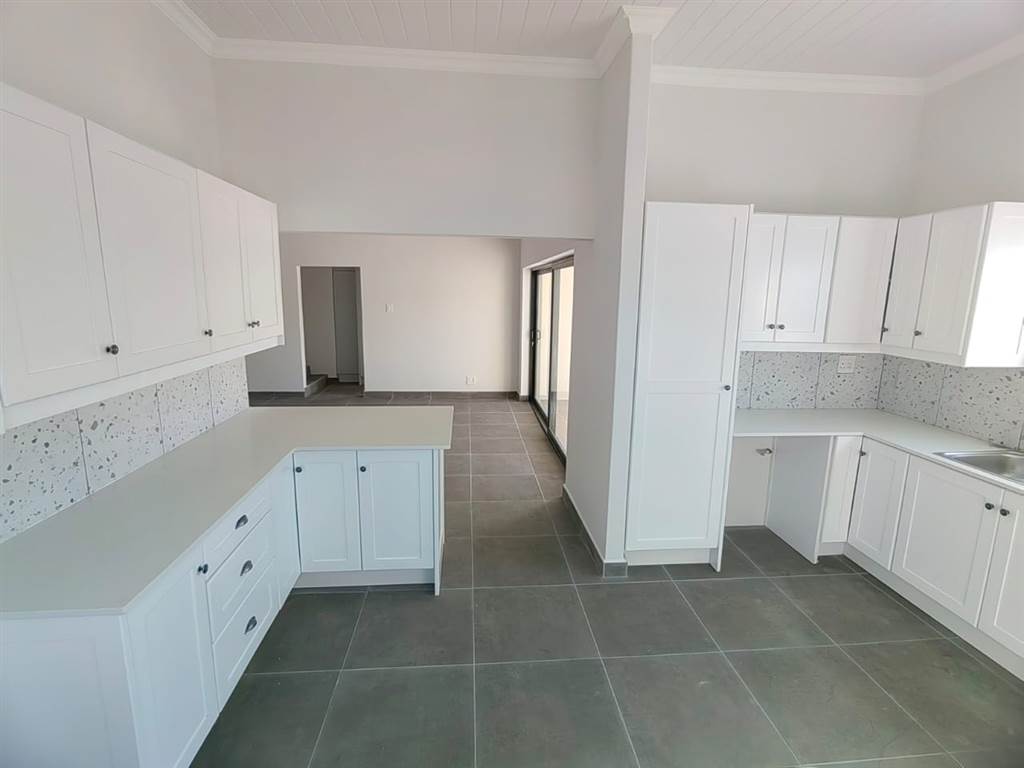 3 Bed House in Stilbaai photo number 5
