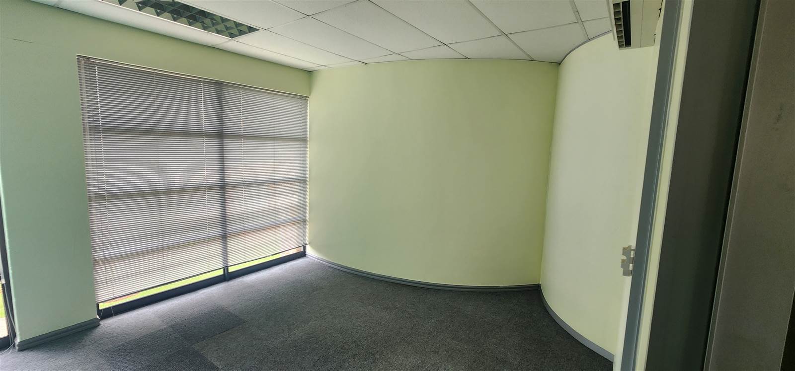 156  m² Commercial space in Poortview photo number 11