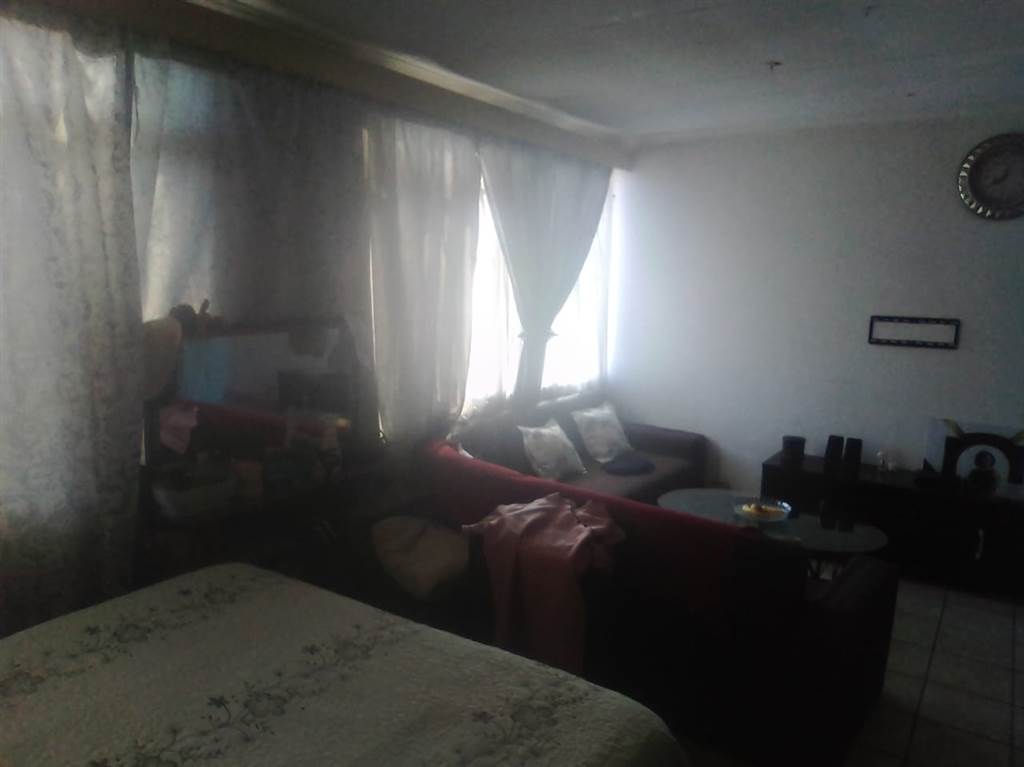 1 Bed Apartment in Pretoria Central photo number 6