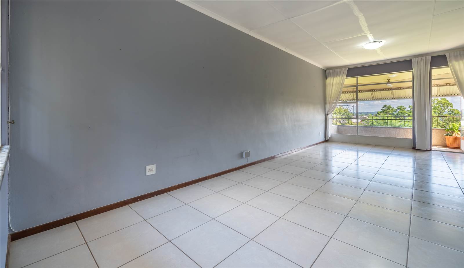 1 Bed Apartment in Northcliff photo number 5