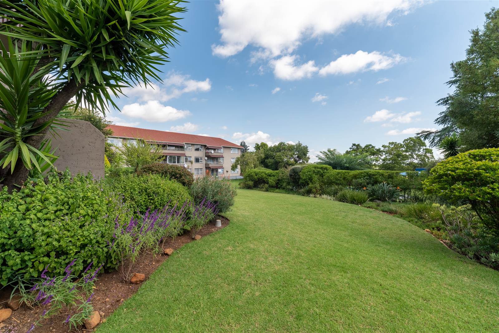 1 Bed Apartment in Northcliff photo number 1