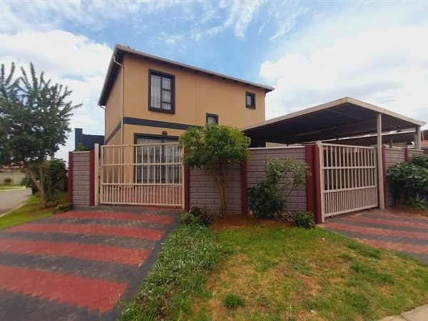 3 Bedroom Townhouse 3 Bedroom Townhouse