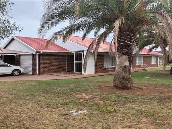 4 Bedroom House 4 Bedroom House