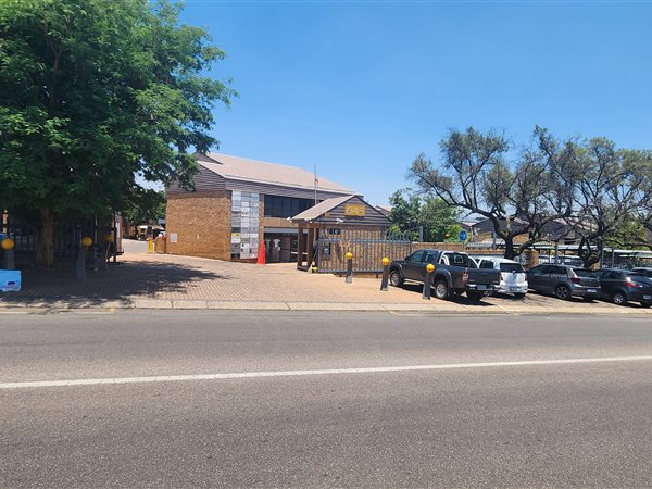70  m² Commercial space in Garsfontein