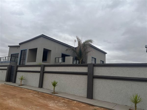 5 Bedroom House 5 Bedroom House