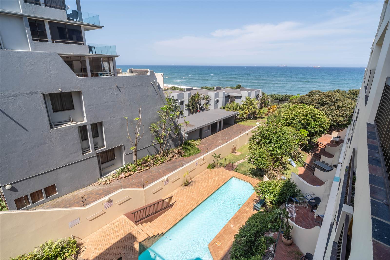 2 Bed Flat in Umhlanga Rocks photo number 1