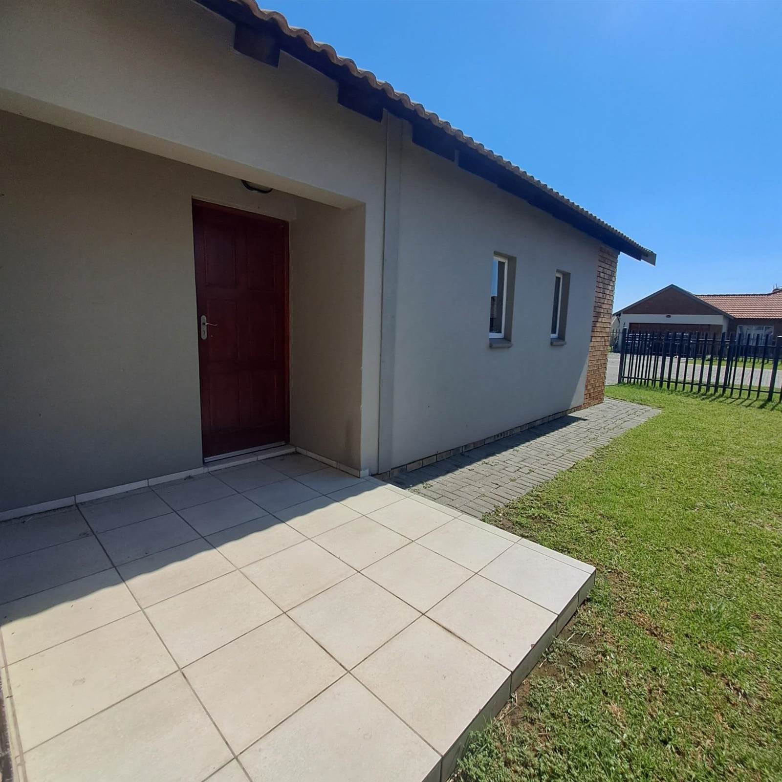3 Bed Townhouse in Waterkloof photo number 7