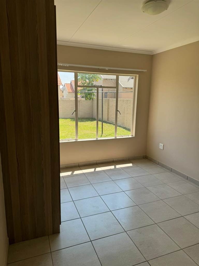 3 Bed Townhouse in Waterkloof photo number 10