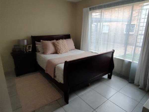 2 Bedroom Simplex 2 Bedroom Simplex