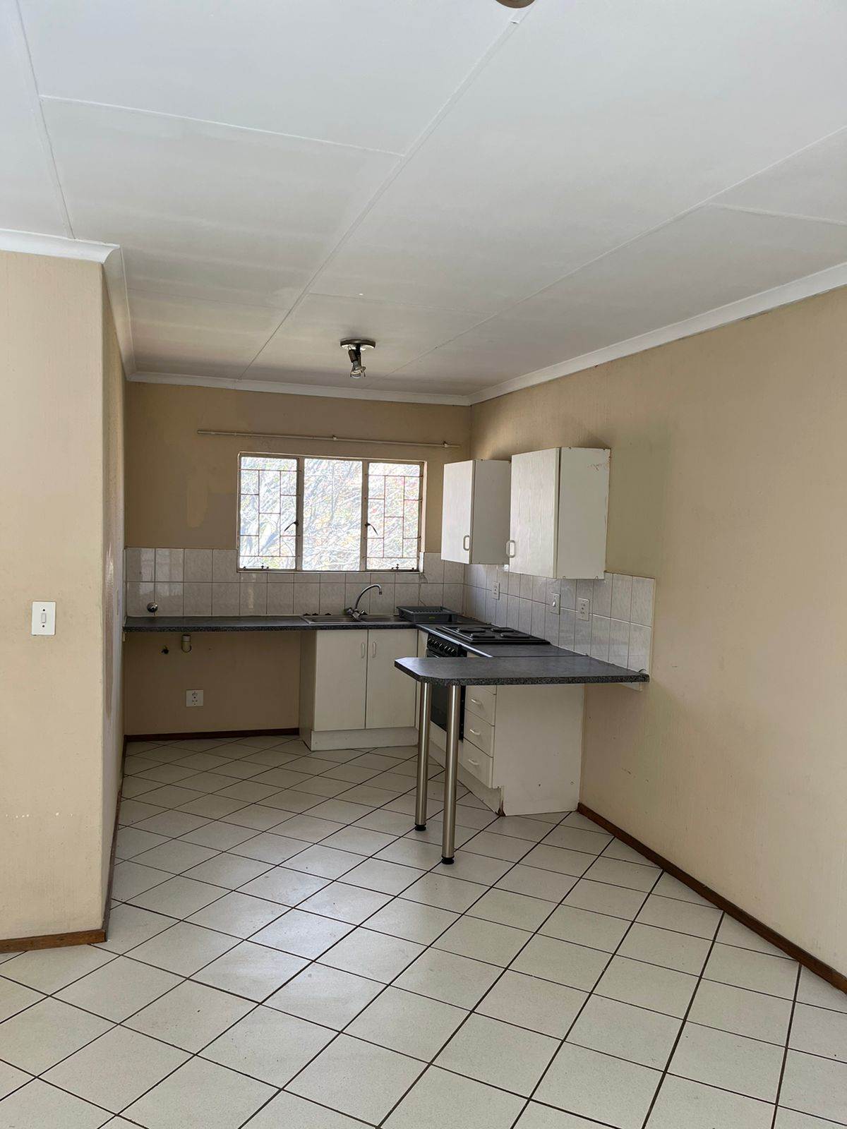 2 Bed Apartment in Highveld photo number 12