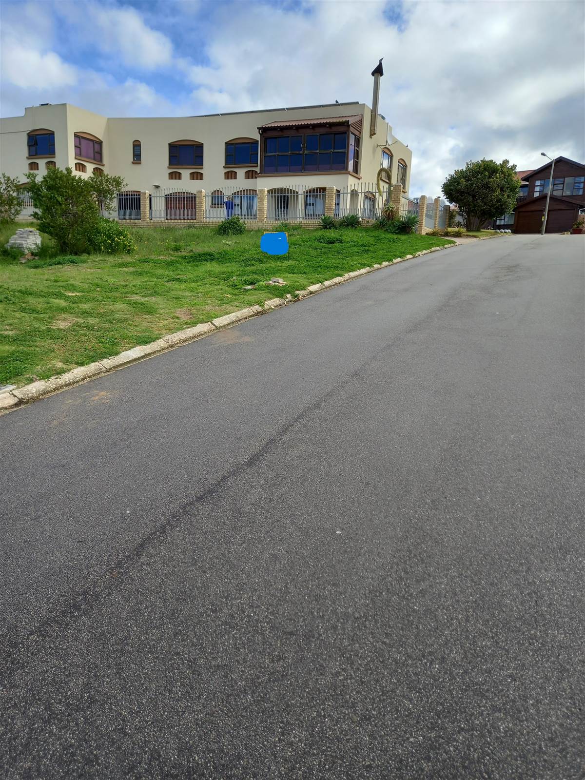 750 m² Land available in Reebok photo number 3
