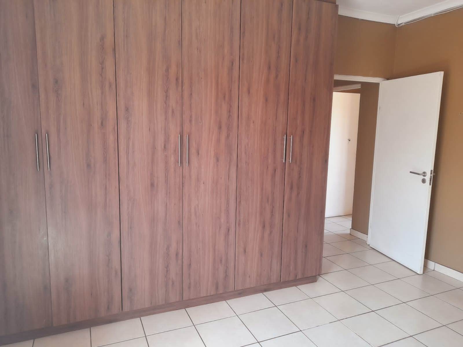 3 Bed Townhouse in Witbank Central photo number 6