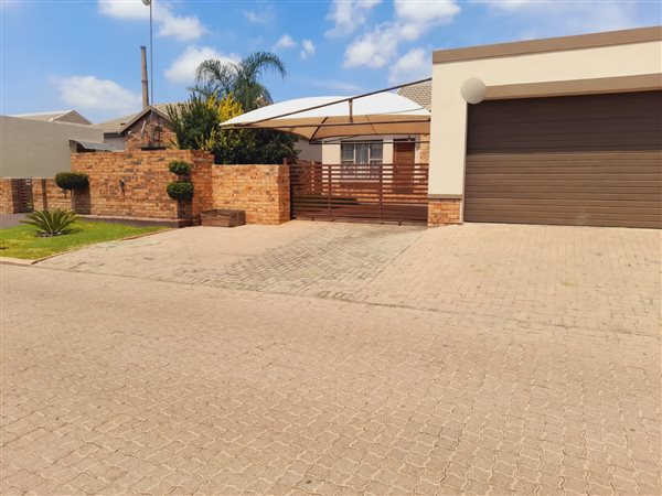 3 Bed Townhouse in Witbank Central