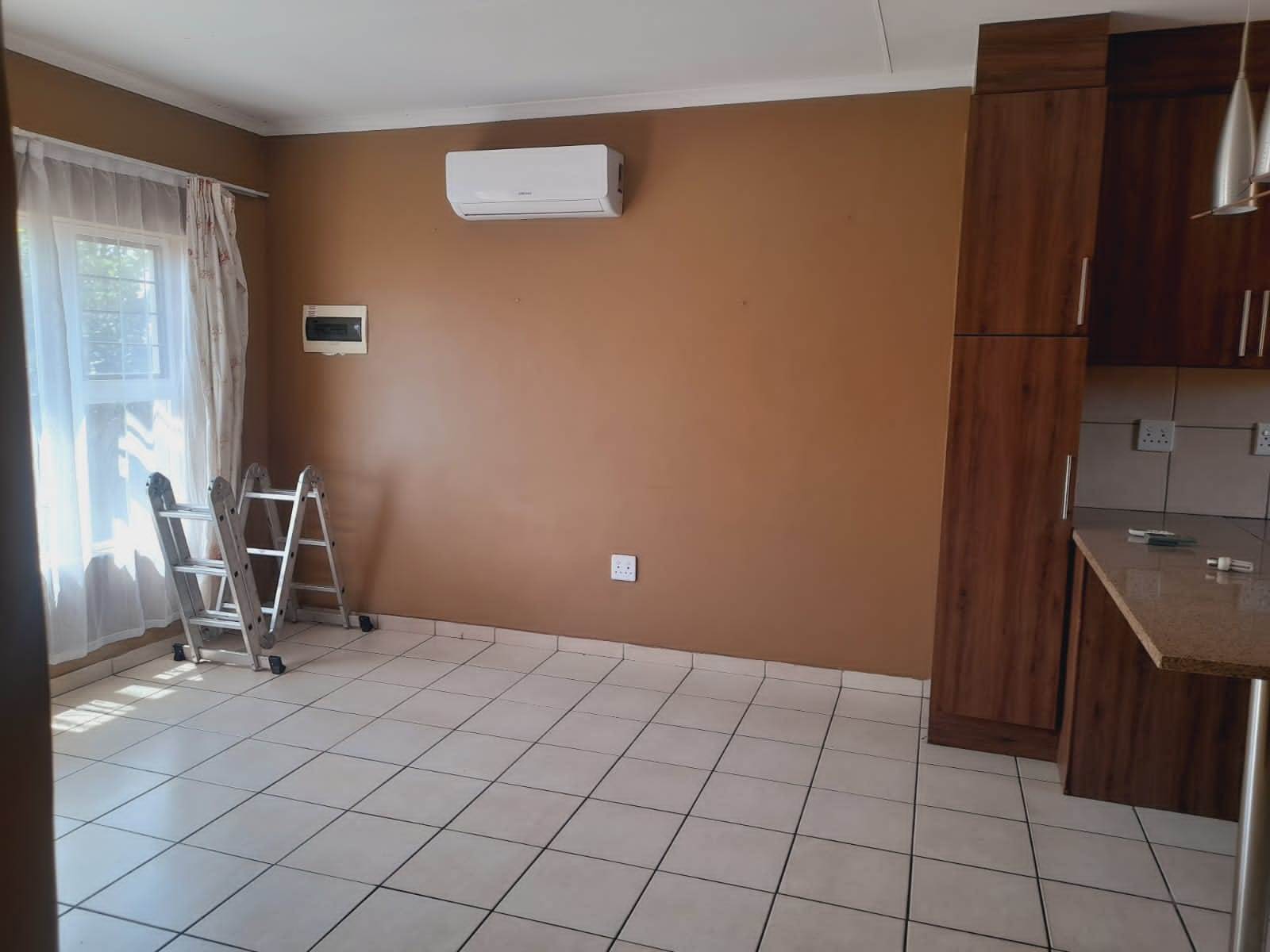 3 Bed Townhouse in Witbank Central photo number 9