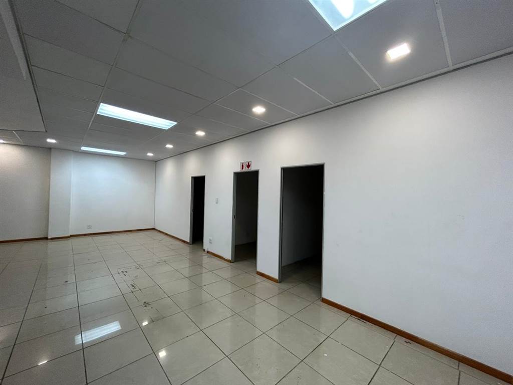 125  m² Commercial space in Horizon View photo number 10