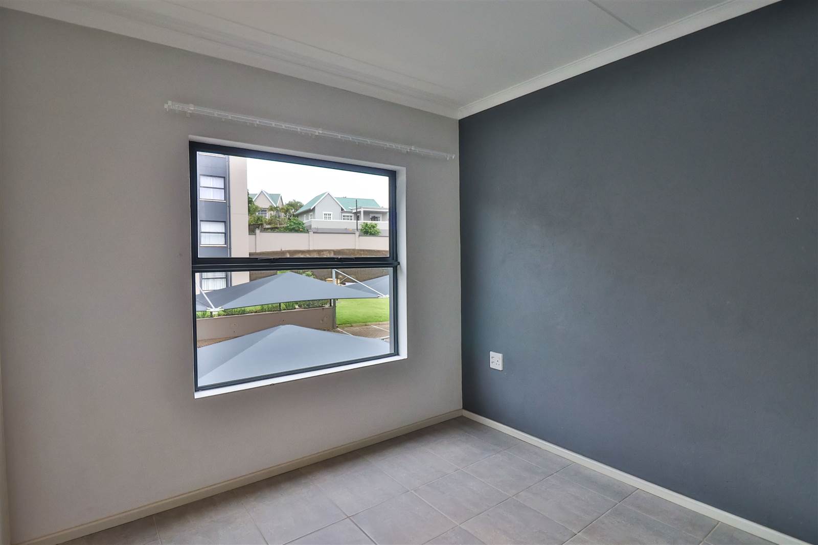 2 Bed Apartment in Athlone Park photo number 8