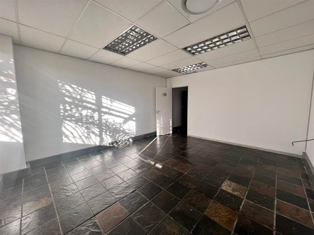 250  m² Commercial space in Allens Nek photo number 11