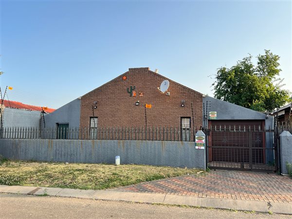 4 Bed House in Lenasia South