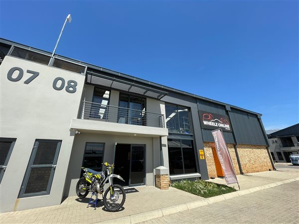 352  m² Industrial space in Jet Park