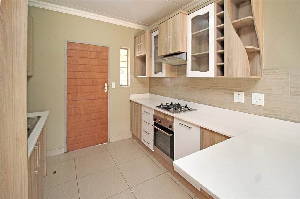 2 Bed Townhouse in Andeon AH photo number 3