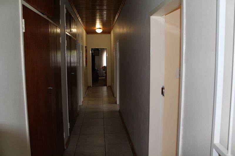 4 Bed House in Machadodorp photo number 2
