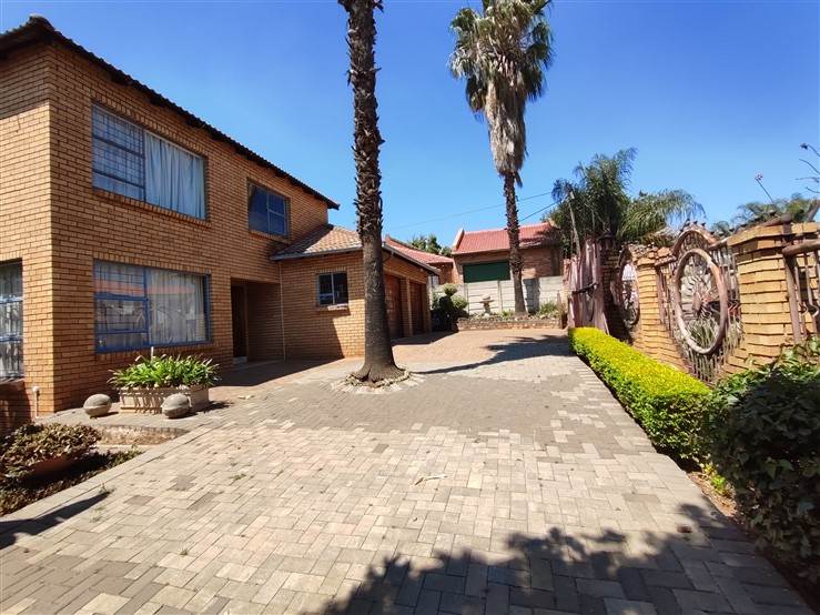 4 Bed House in Highveld photo number 22