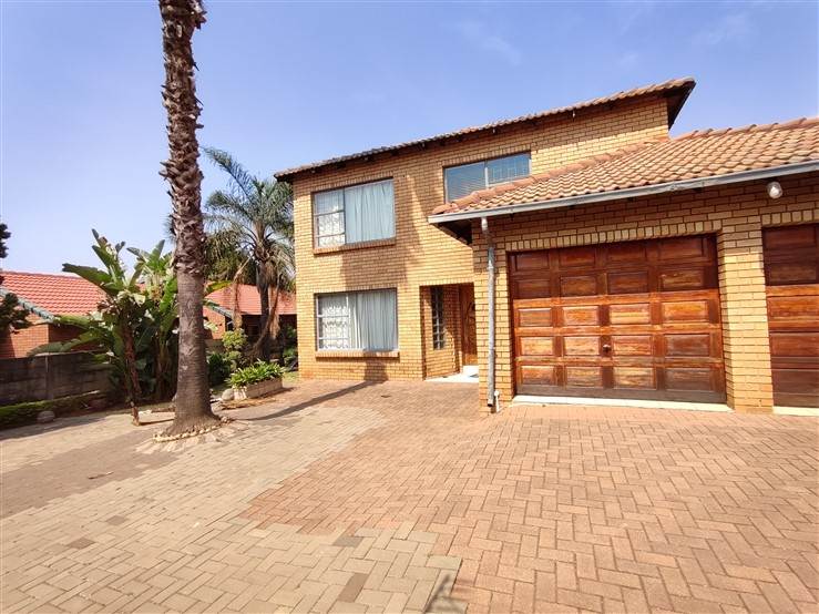 4 Bed House in Highveld photo number 20