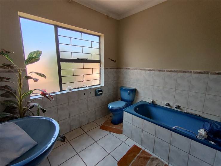 4 Bed House in Highveld photo number 19