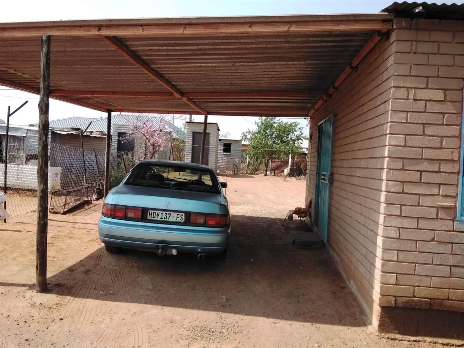 2 Bed House in Thabong photo number 8