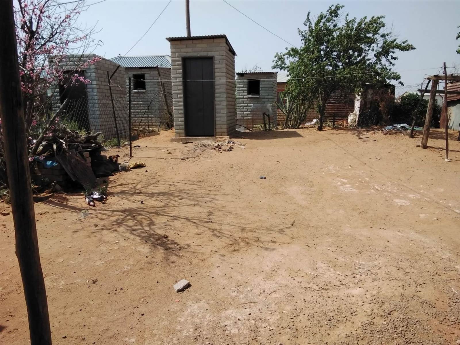2 Bed House in Thabong photo number 4