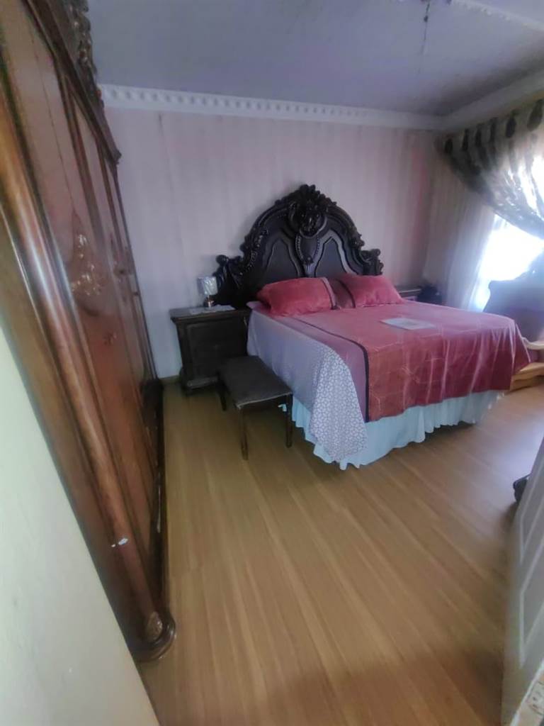 3 Bed House in Kwa Nobuhle photo number 11