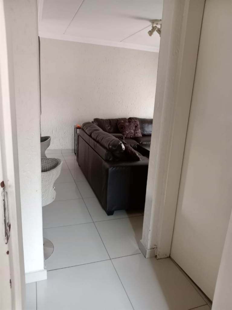 2 Bed Townhouse in Meredale photo number 8