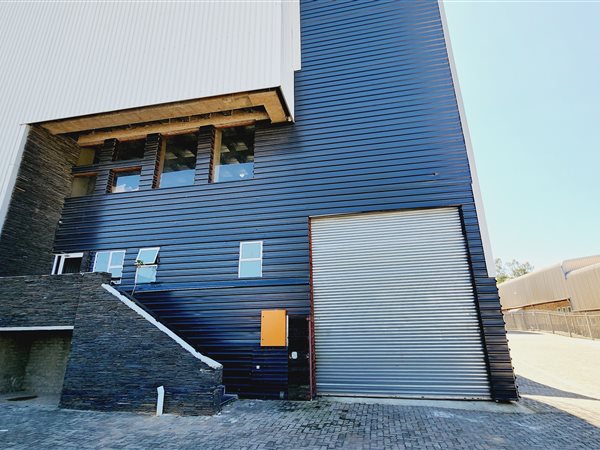 3 960  m² Industrial space