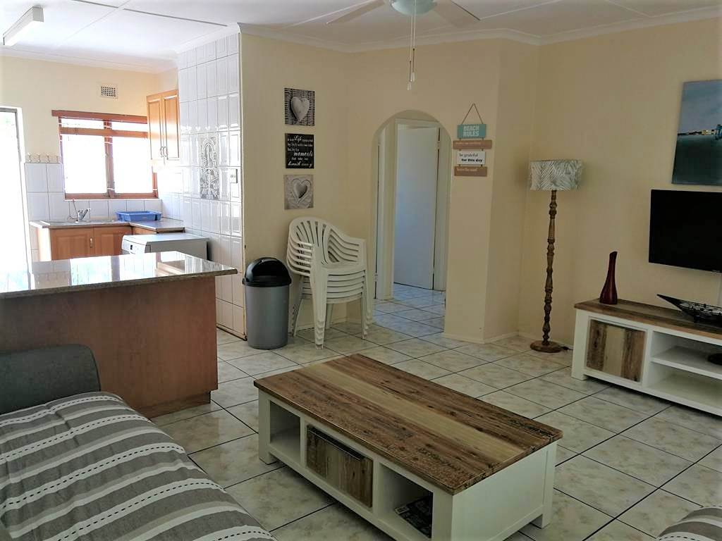 2 Bed Townhouse in Scottburgh South photo number 10