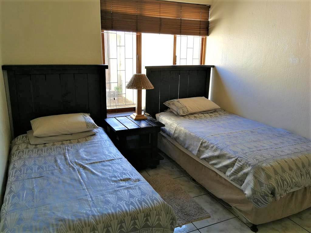 2 Bed Townhouse in Scottburgh South photo number 15