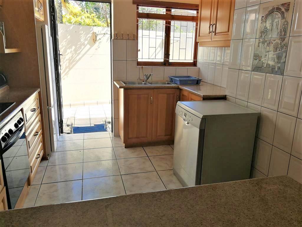 2 Bed Townhouse in Scottburgh South photo number 12