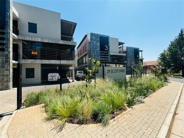 722  m² Commercial space