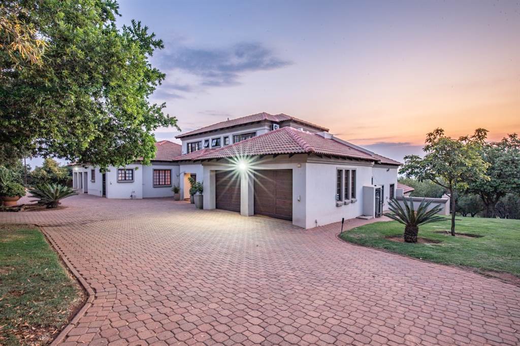 7 Bed House in Grootfontein Estate photo number 3