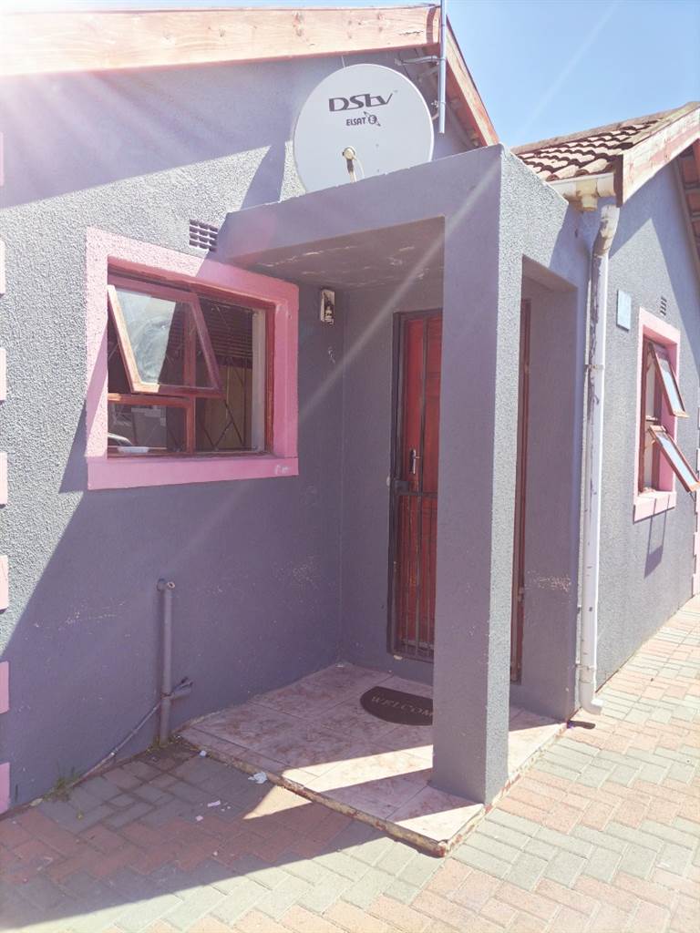 3 Bed House in Langa photo number 1