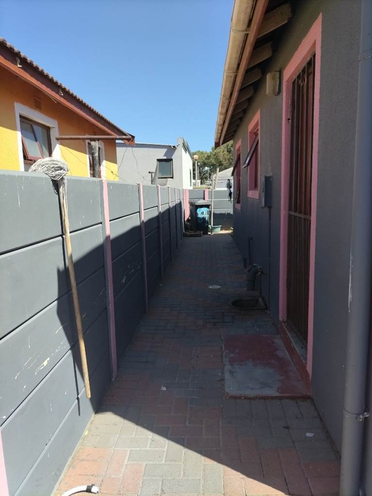 3 Bed House in Langa photo number 15