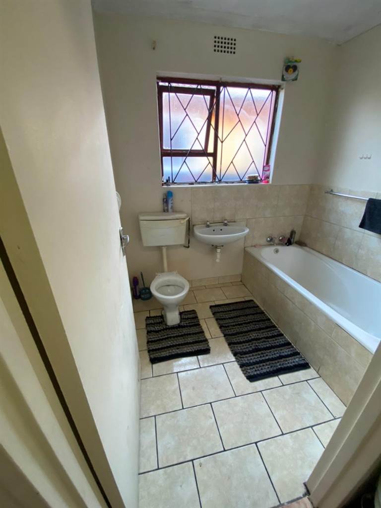 3 Bed House in Langa photo number 12
