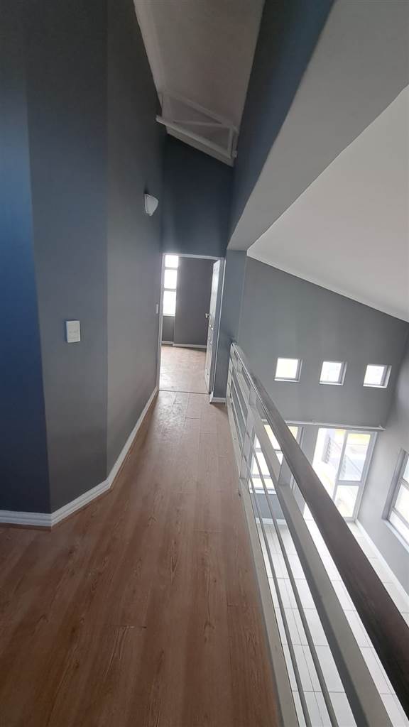 3 Bed Penthouse in Tableview photo number 5