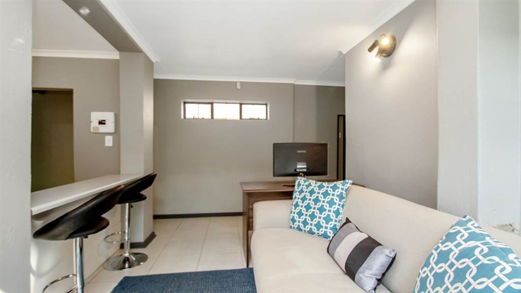 4 Bed House in Greenside photo number 25