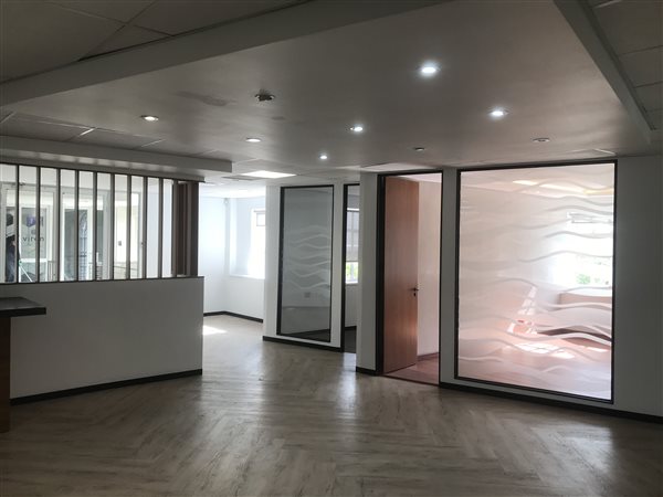 351  m² Commercial space