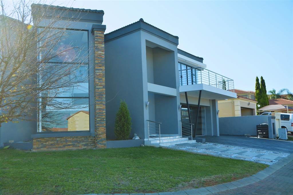 5 Bed House in Blue Hills photo number 1