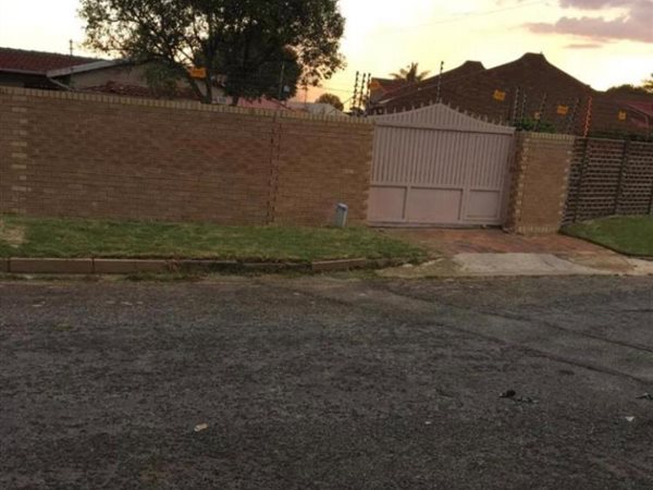 2 Bedroom House 2 Bedroom House